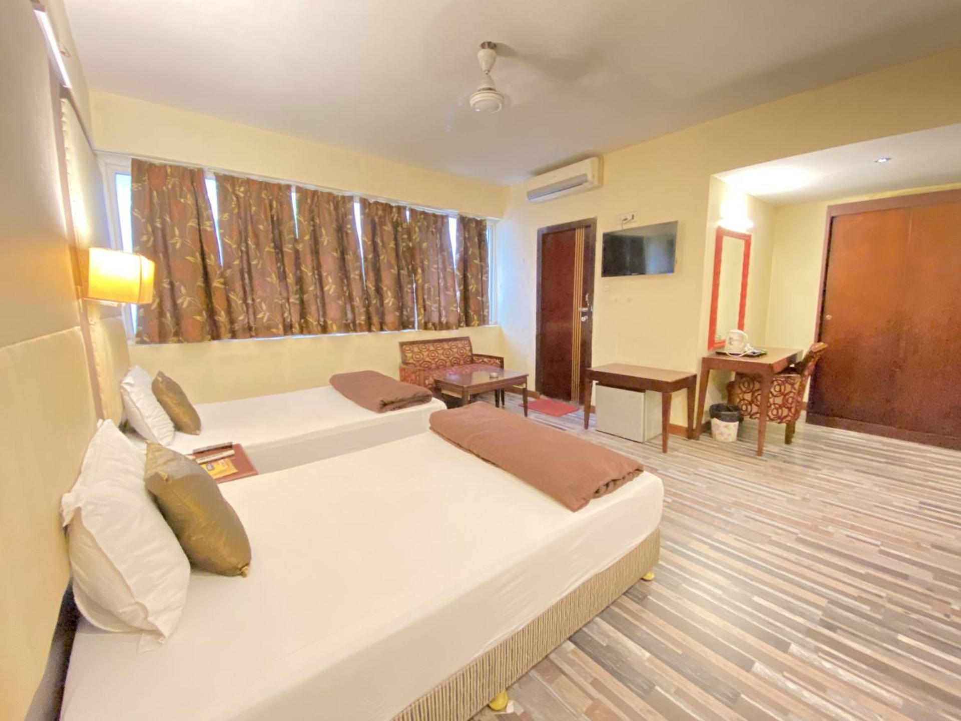 Astoria Hotel 콜카타 외부 사진