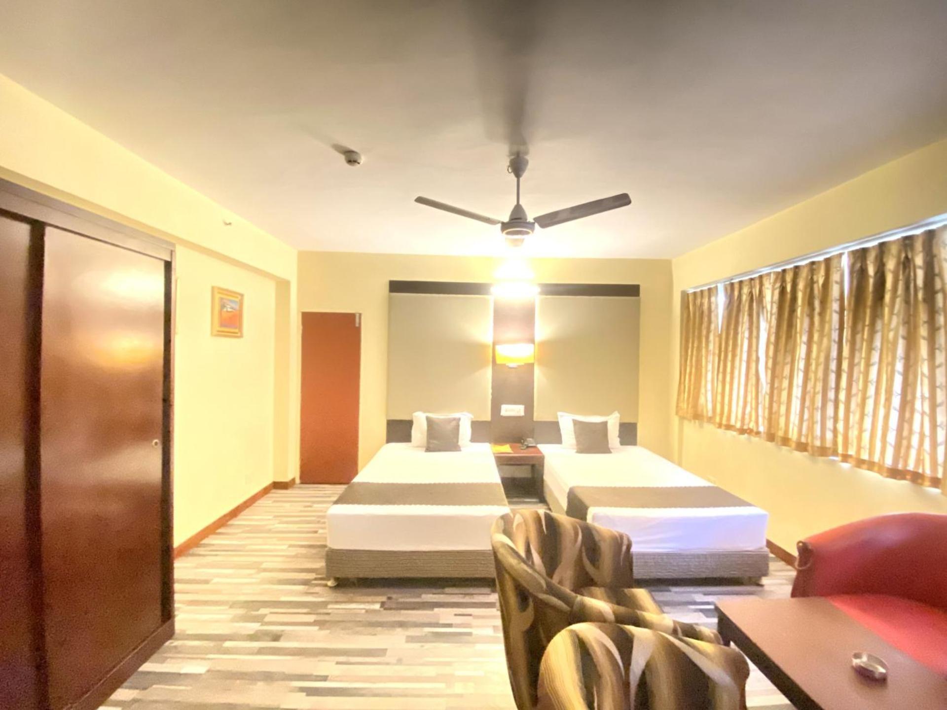 Astoria Hotel 콜카타 외부 사진