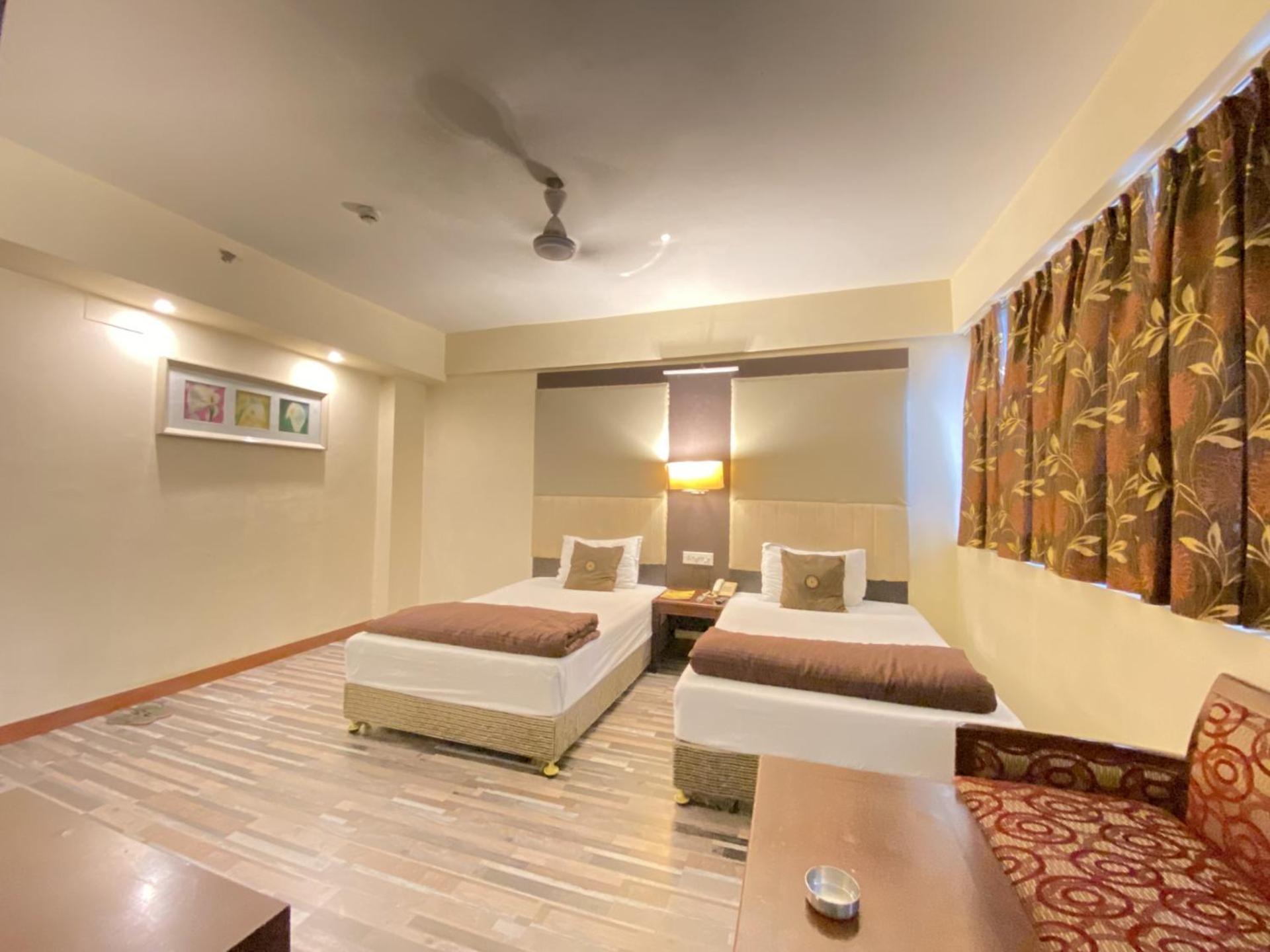 Astoria Hotel 콜카타 외부 사진