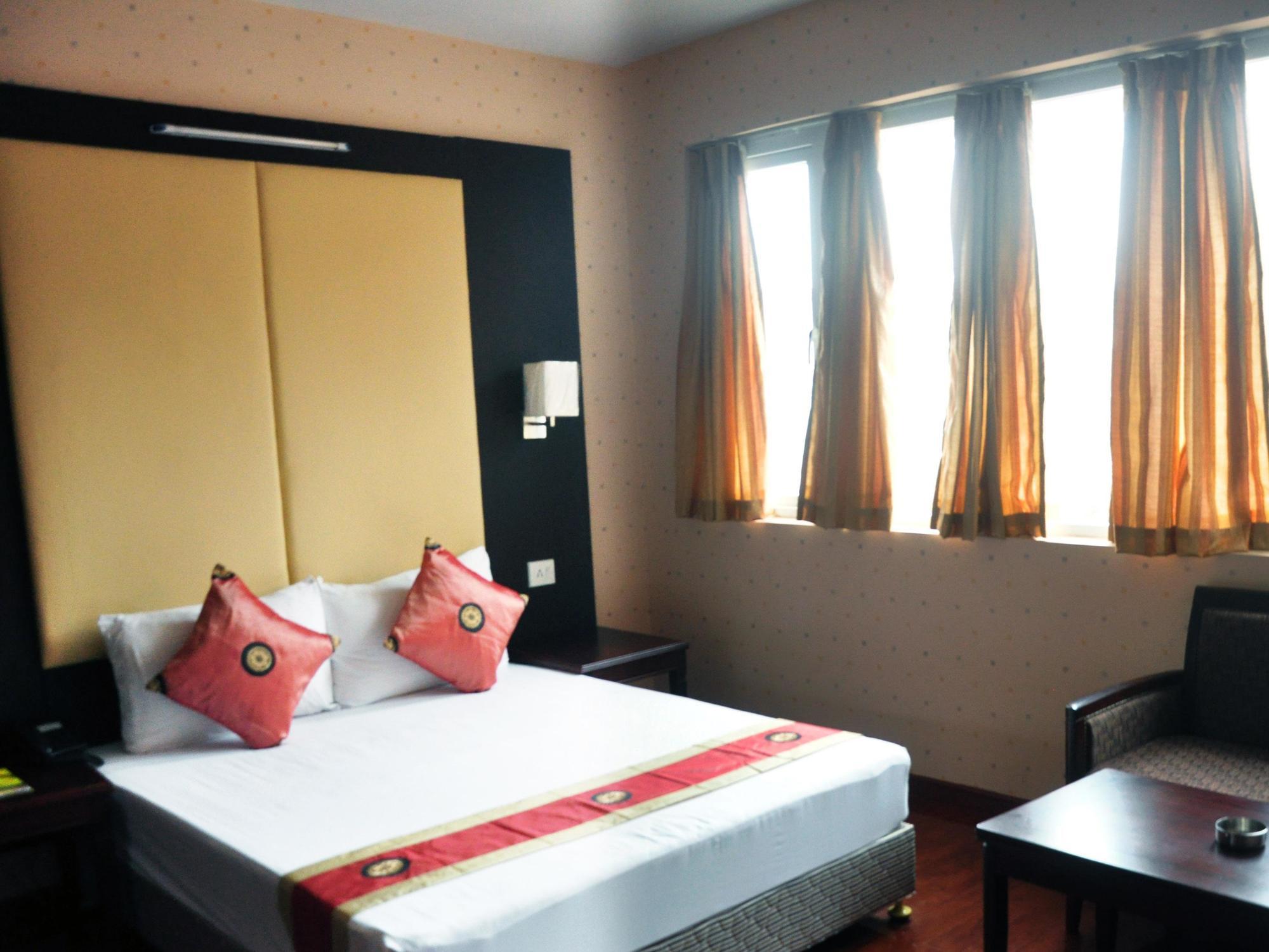 Astoria Hotel 콜카타 외부 사진