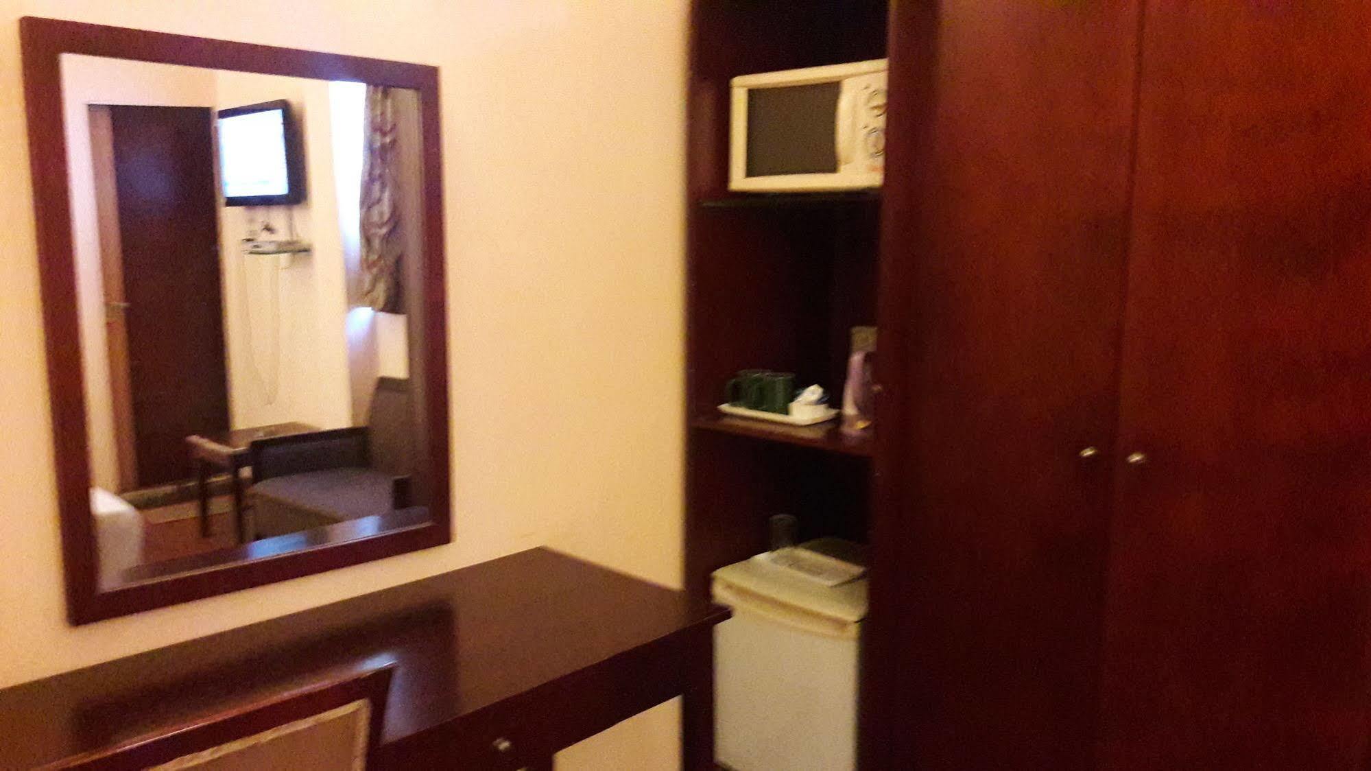 Astoria Hotel 콜카타 외부 사진