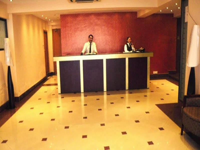 Astoria Hotel 콜카타 외부 사진