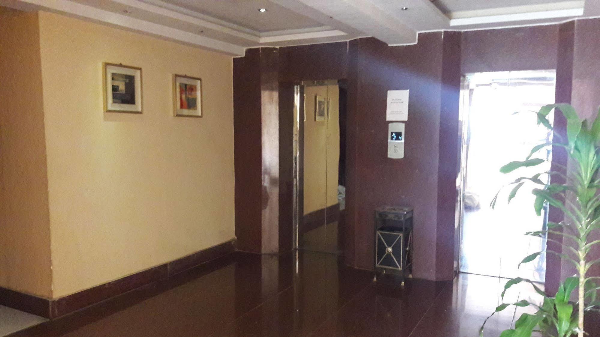 Astoria Hotel 콜카타 외부 사진